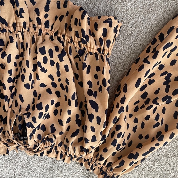 Cheetah Crop-Top Blouse - Picture 3 of 4